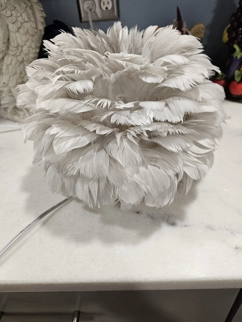 Modern White Feather Ball Table Lamp – Romantic Fluffy Globe Bedside Nightlight